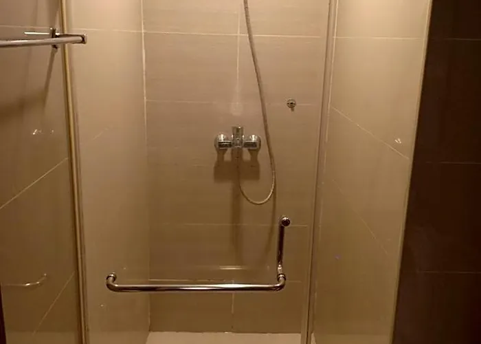 Hotel Mrmcondotel Cluster 1 2h Manila